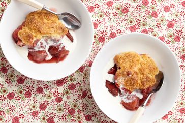 bowls of strawberry cobbler