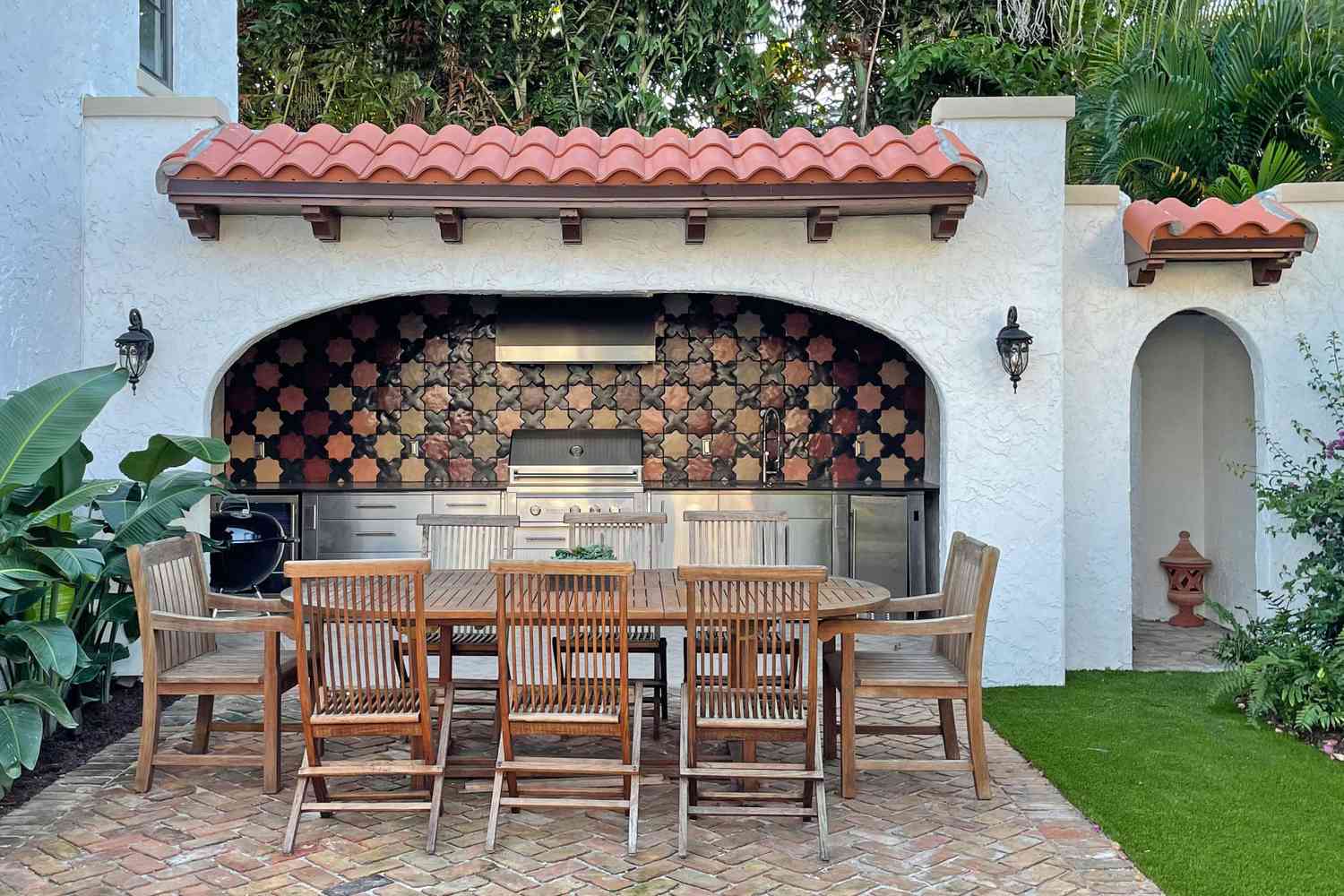 large outdoor kitchen with entertaining space