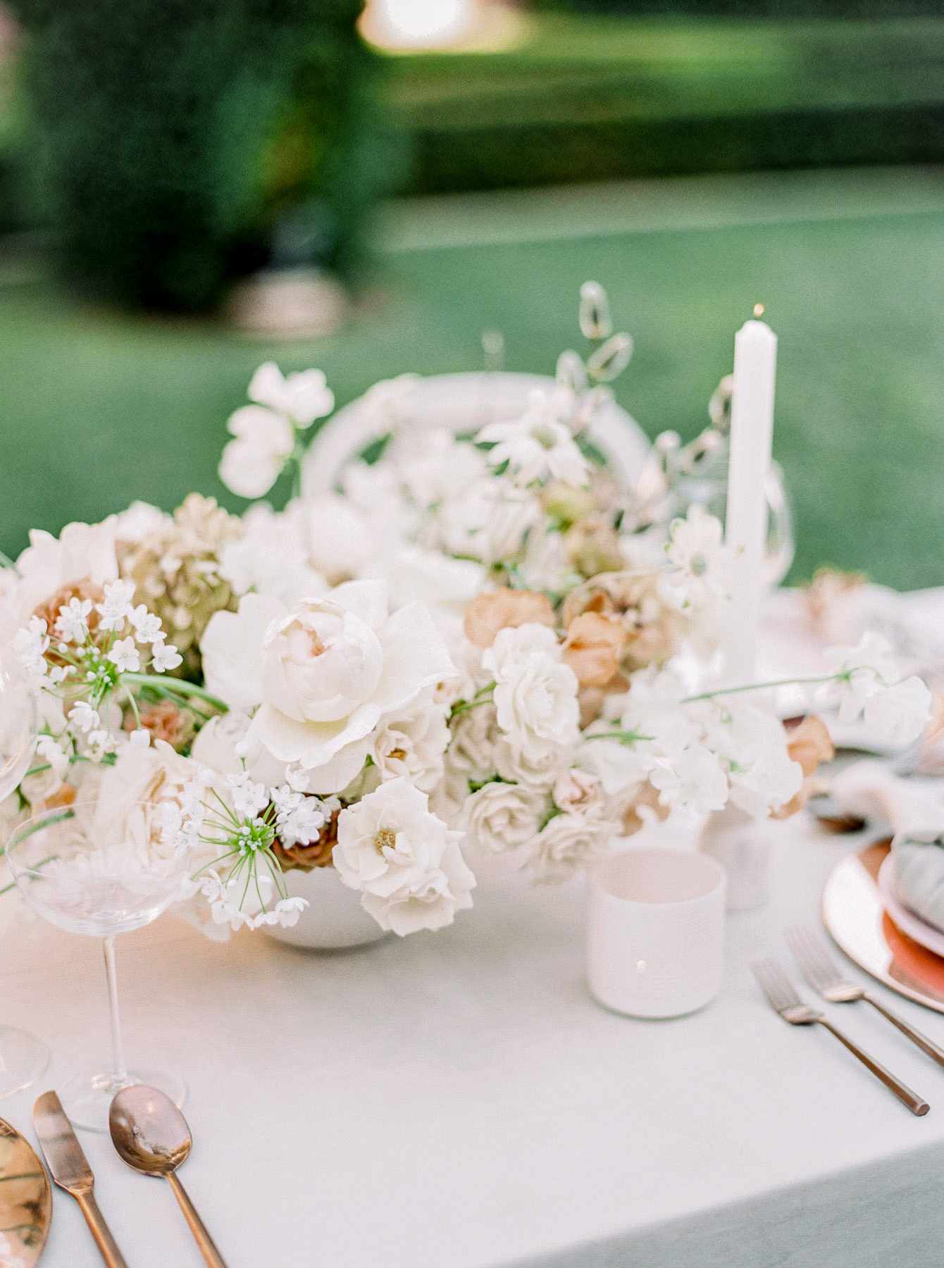 summer wedding centerpieces bright white floral
