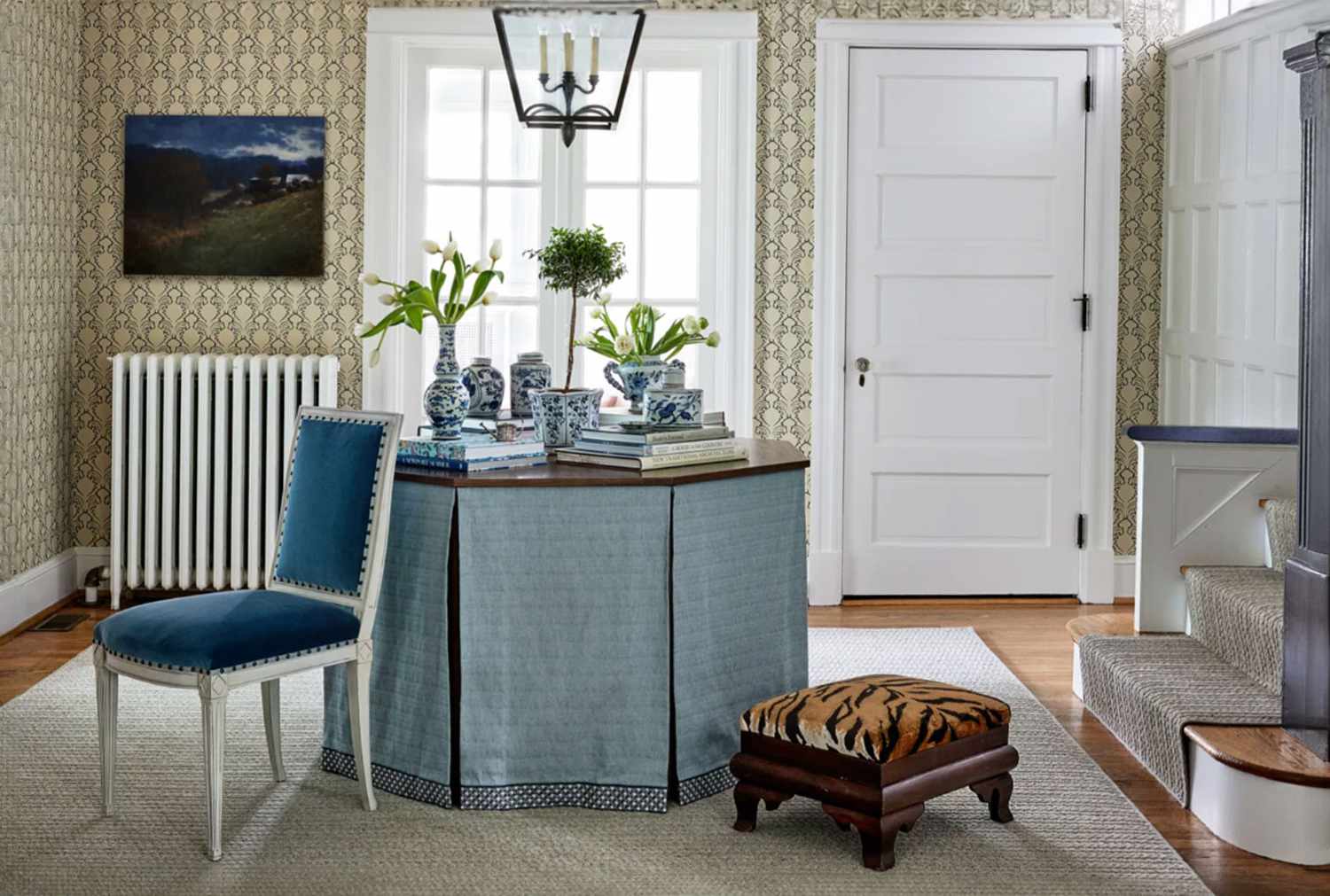 Entry way decorated in pattern drenching