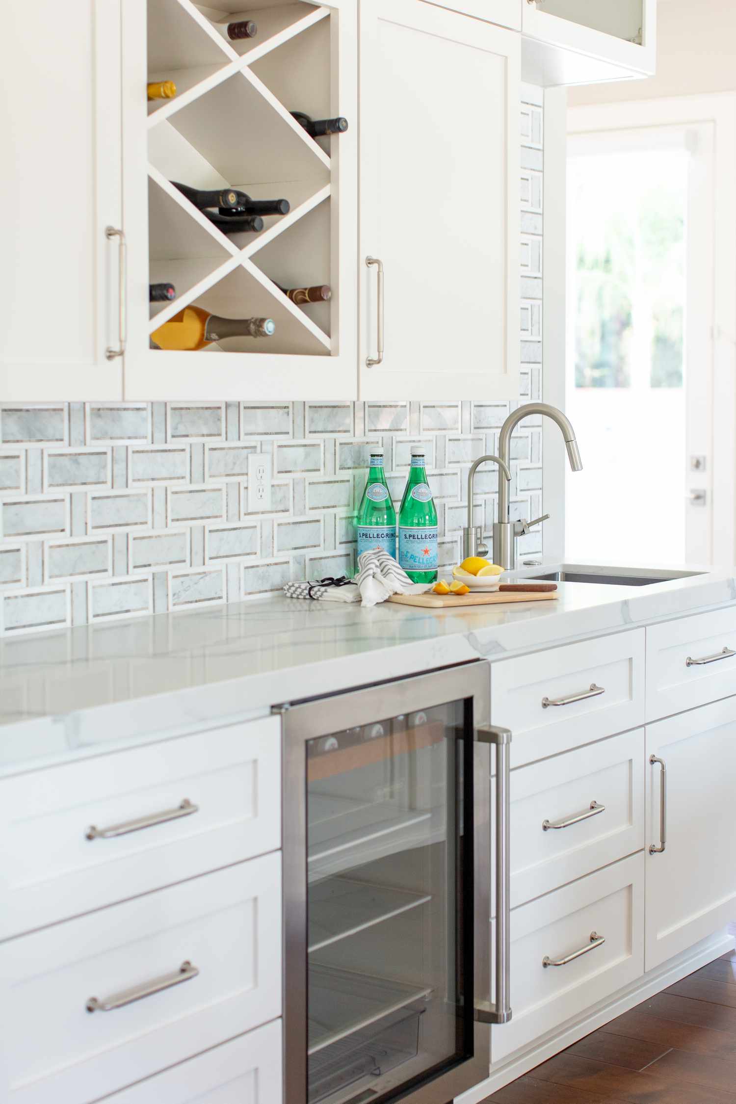Kitchen home bar painted white with tile