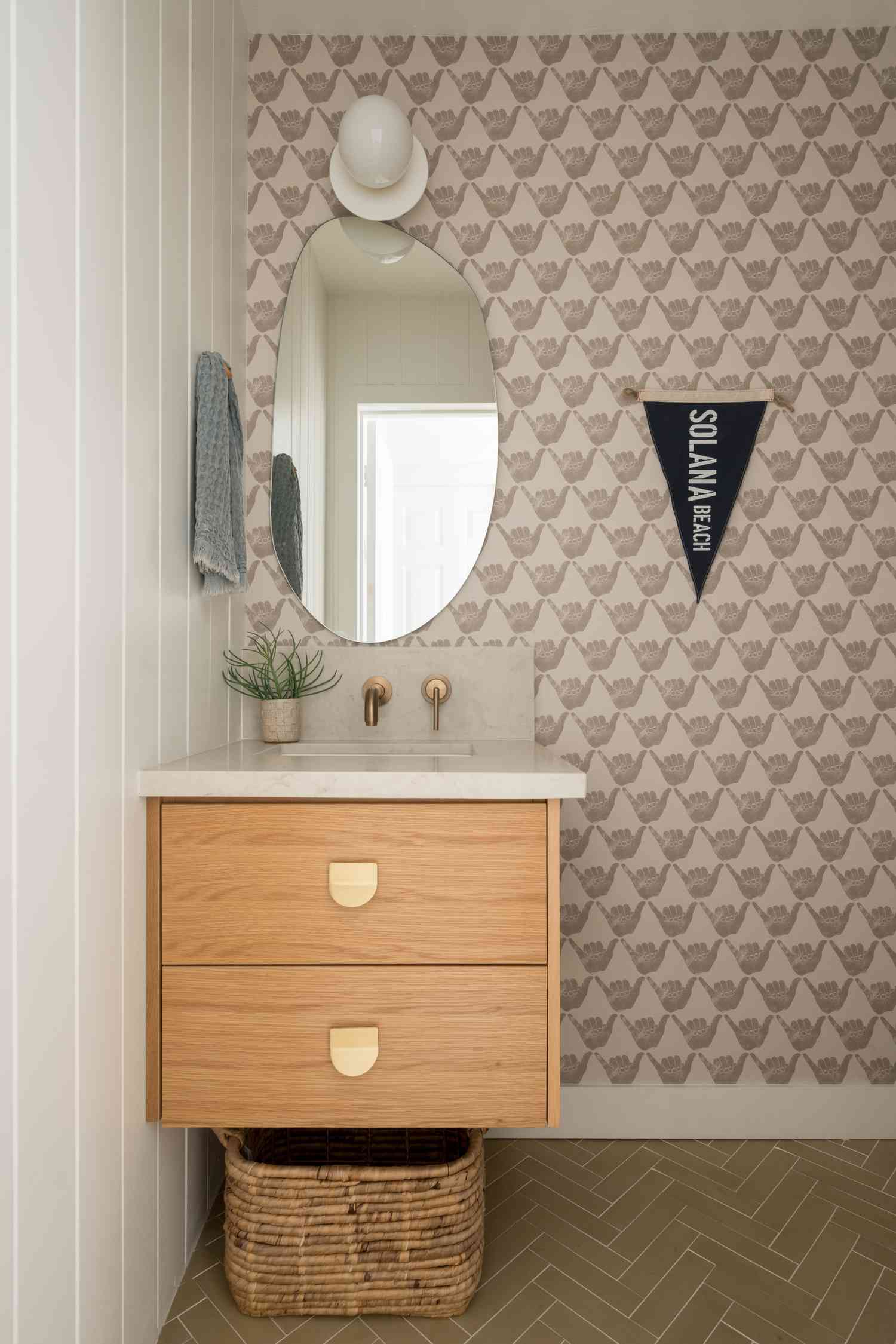 neutral wallpaper for bathroom