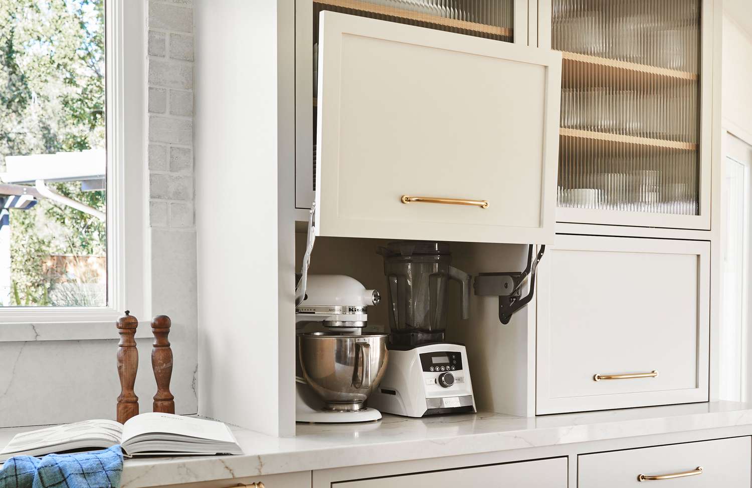 Appliance garage in kitchen