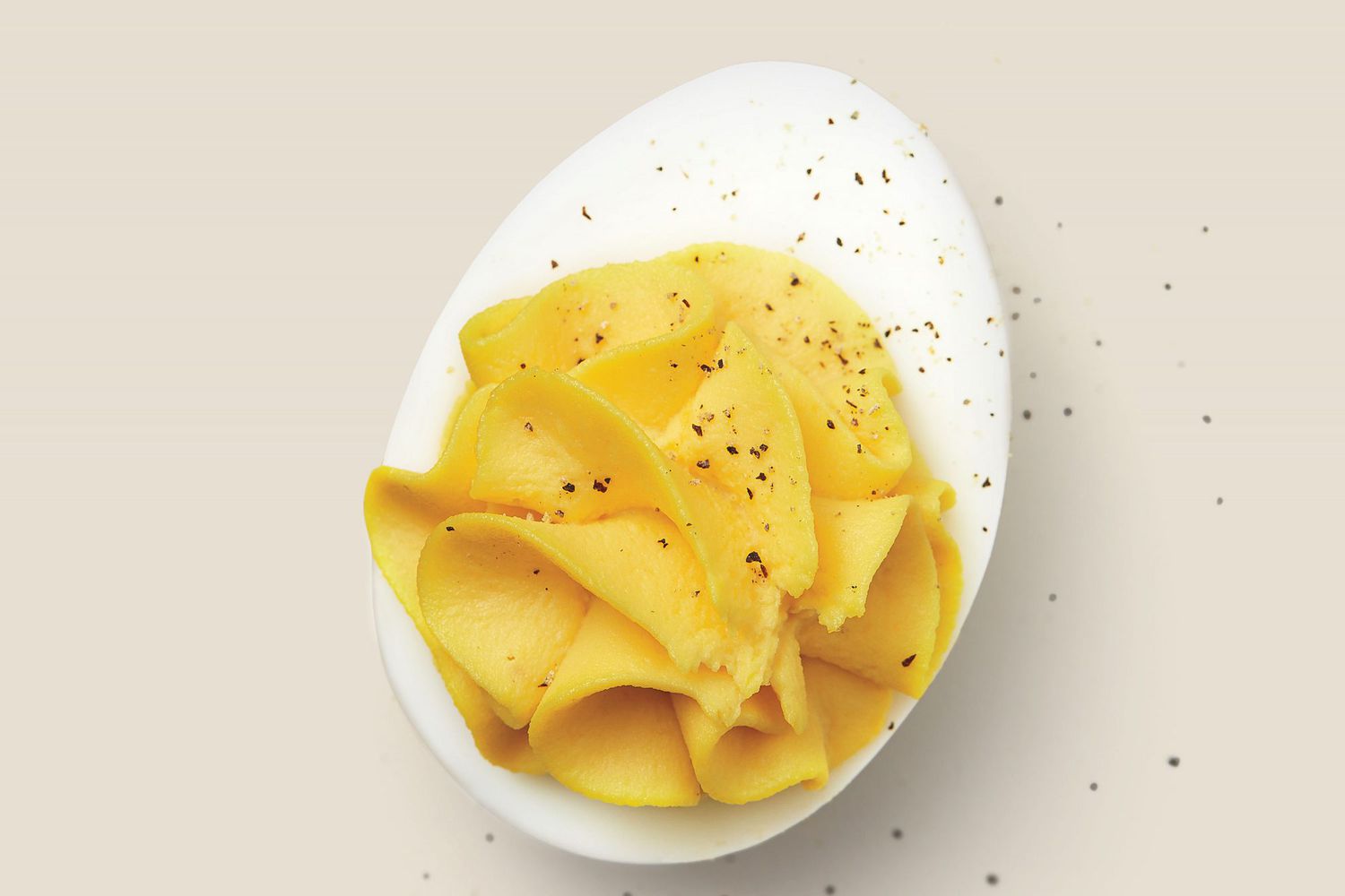 deviled eggs with pepper