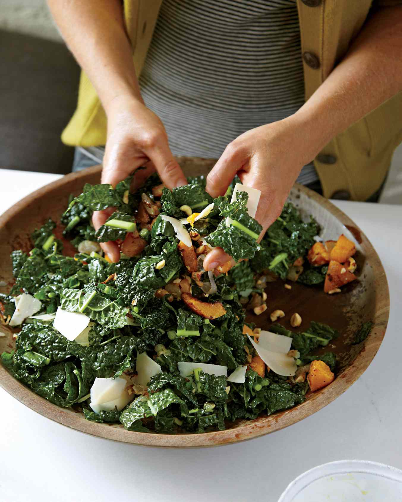 lacinato-kale-salad-squash-mld108020.jpg