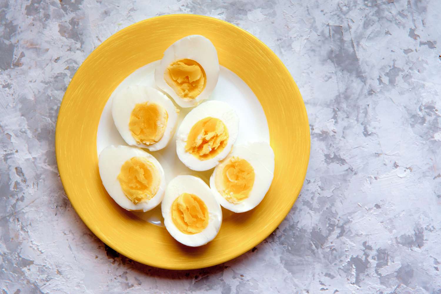Hard-boiled eggs for protein