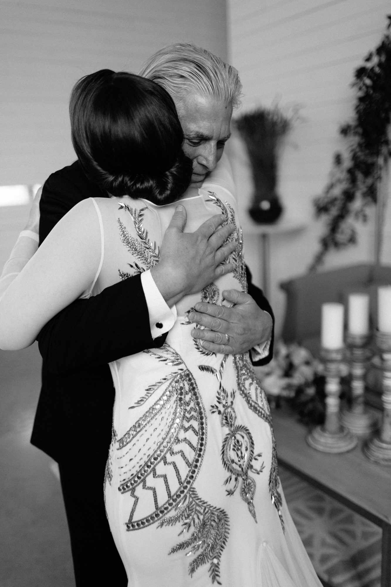 wedding father and daughter hug