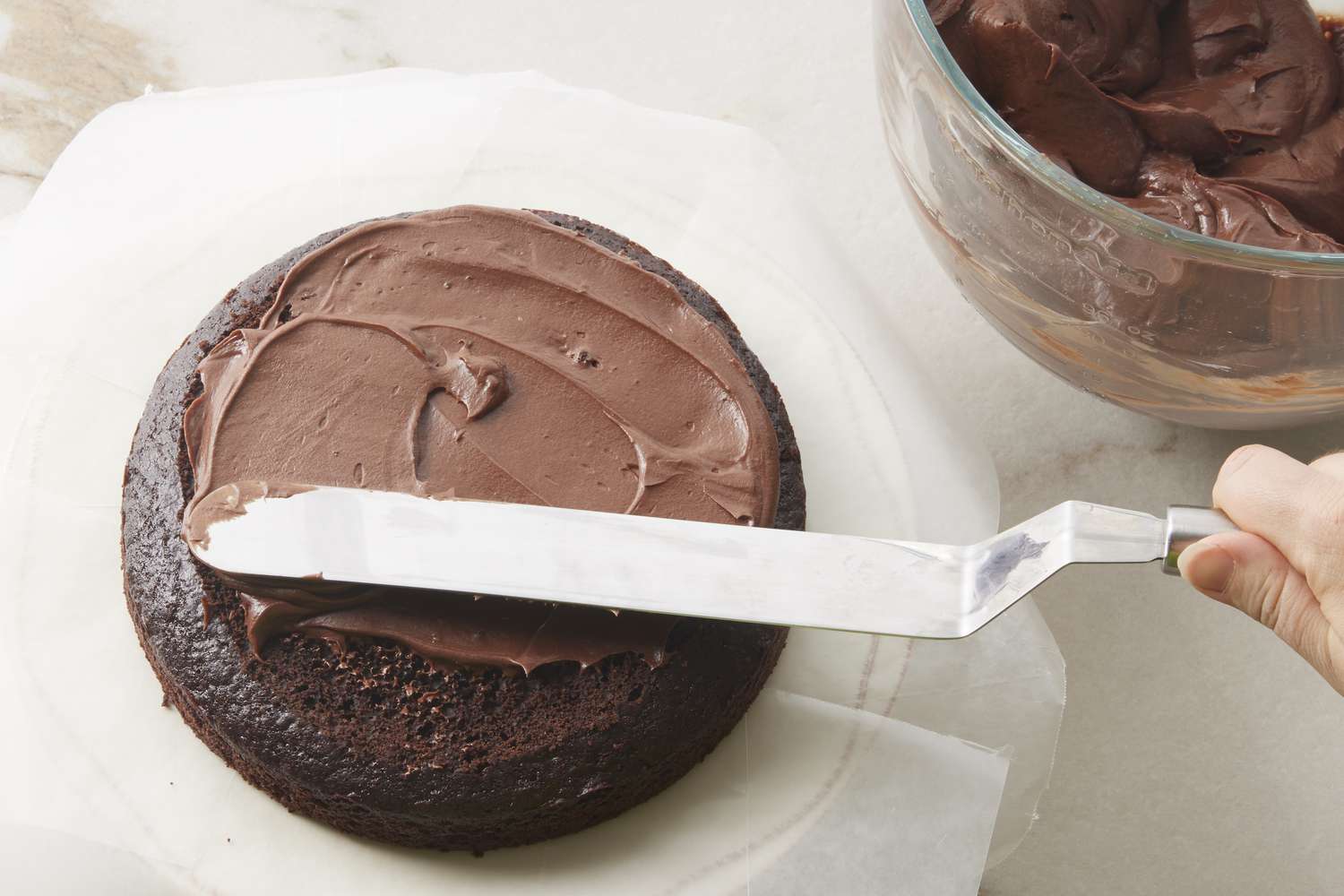 Frosting chocolate cake