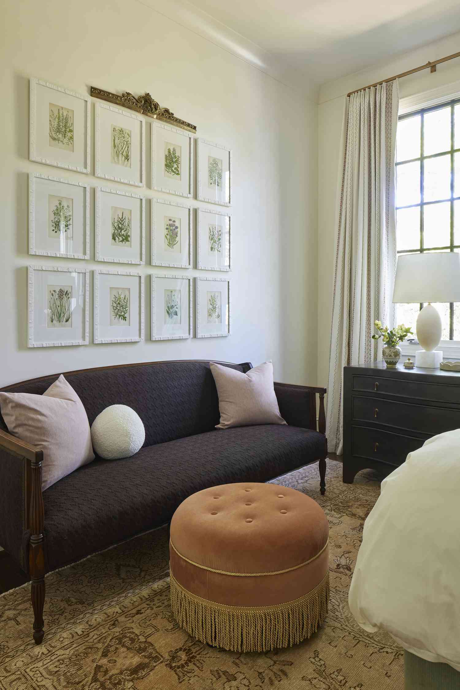 gallery wall bedroom 