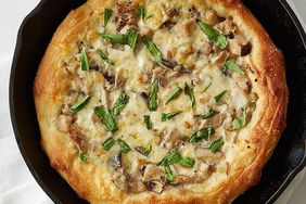 wild-mushroom-skillet-pizza-476-d112925.jpg