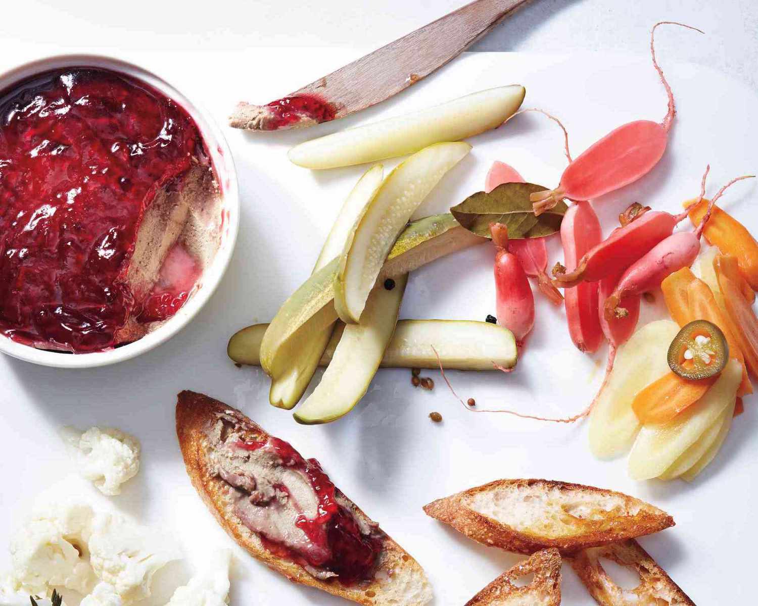 chicken liver with radishes and pickles