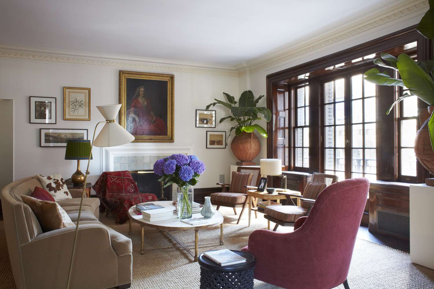 curling design crown molding