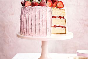 Strawberrt cake on pink cake stand