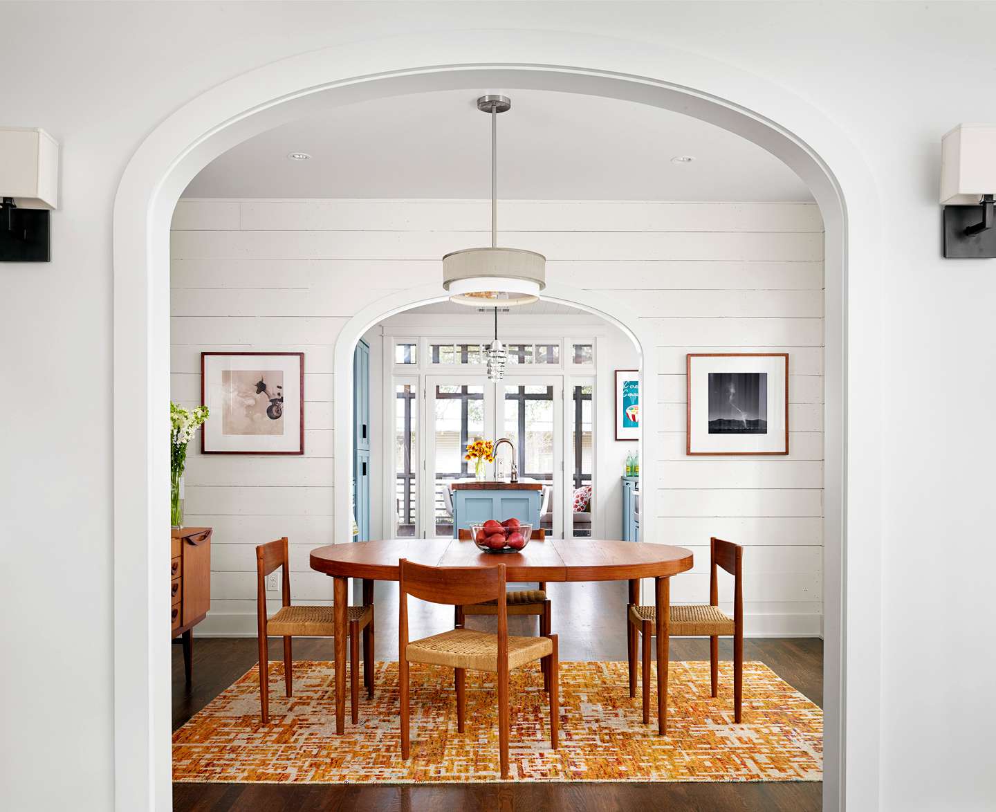 shiplap dining table arch rug