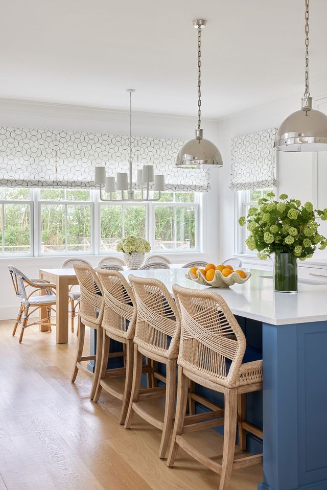 Eat-in kitchen with windows on the side wall